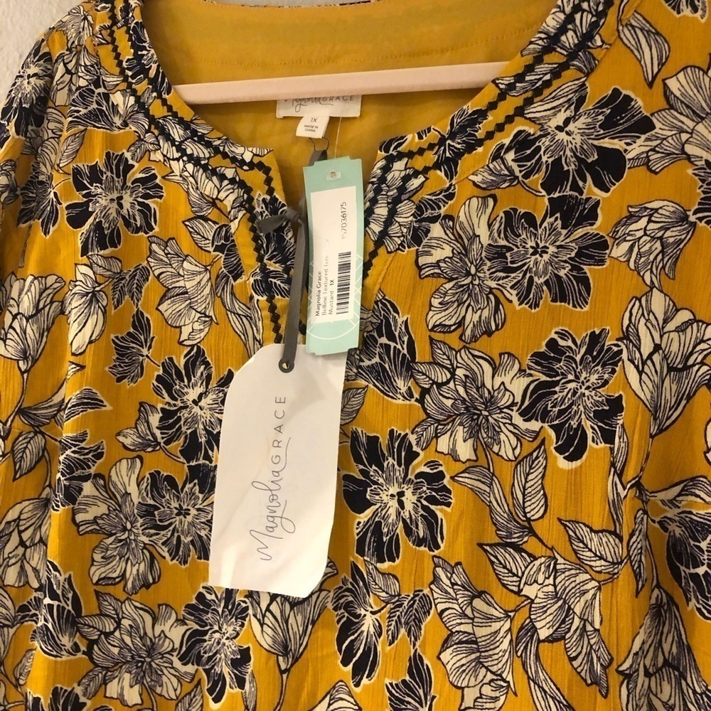 Magnolia Grace Womens Size 1X Mustard & Blue Floral Tunic Top Embroidered Trim - Picture 8 of 11